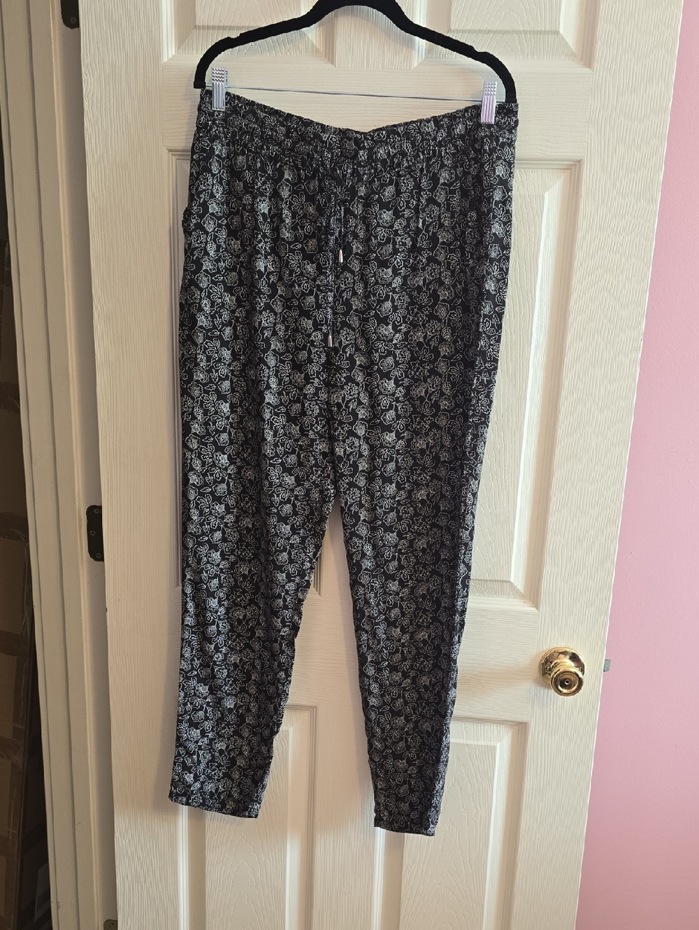 Faded Glory Black Floral Drawstring Lounge Pants